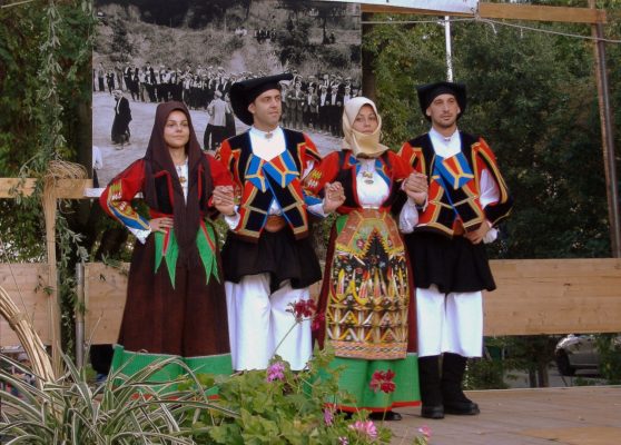 Estranys hàbits i tradicions quotidianes d'arreu del món