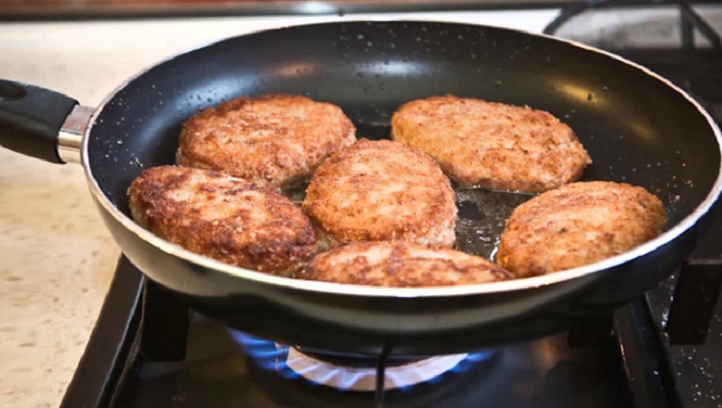 Wie man frittiert und es nicht verdirbt: Fehler der Hausfrau, nicht der Bratpfanne