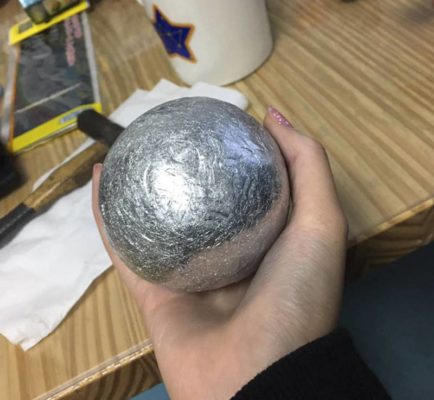 Bakit kailangan natin ng foil balls sa labahan?