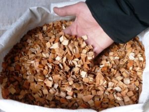 naninigarilyo ang alder wood chips