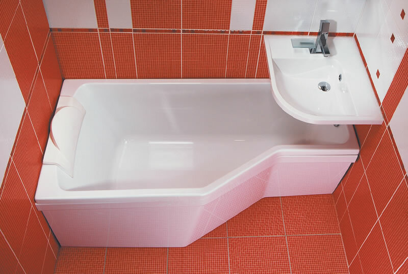 Acrylic bathtub na hindi pangkaraniwang hugis.