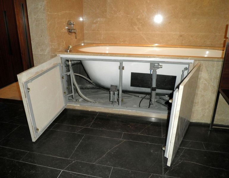 Swing hatch para sa bathtub.