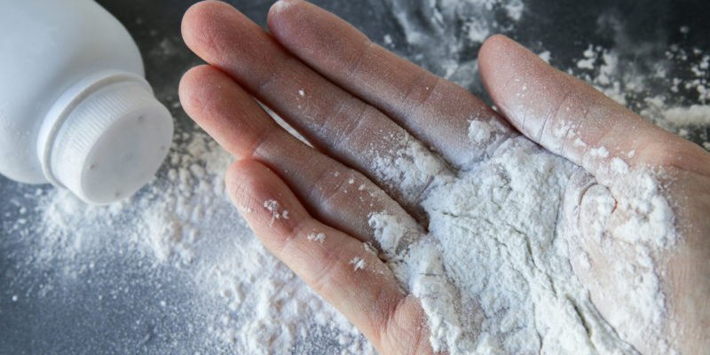 TOP 17 unexpected life hacks for using baby powder in the country and at home