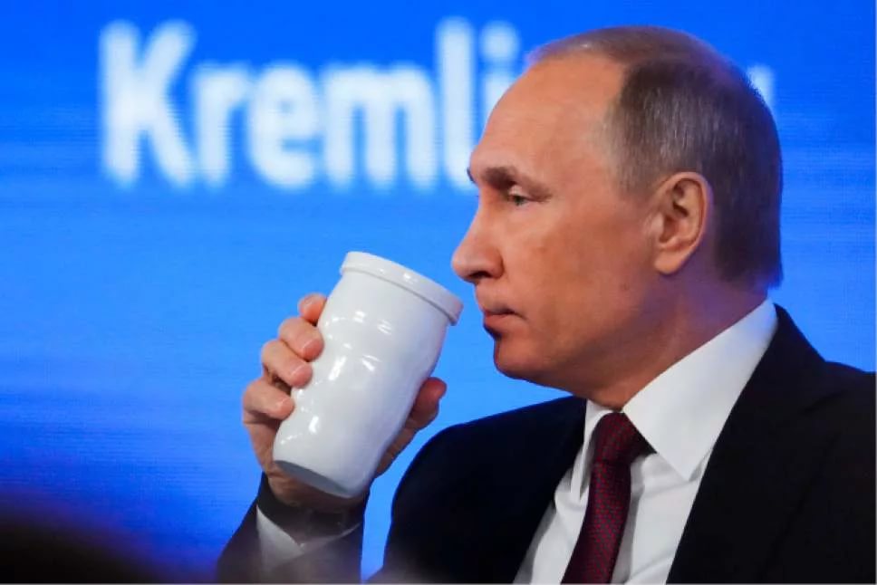 El vaso termo que sorprendió al presidente ruso