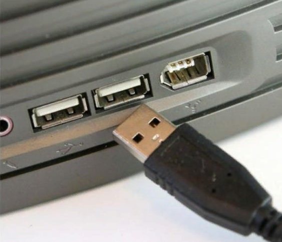 insert laptop flash drive