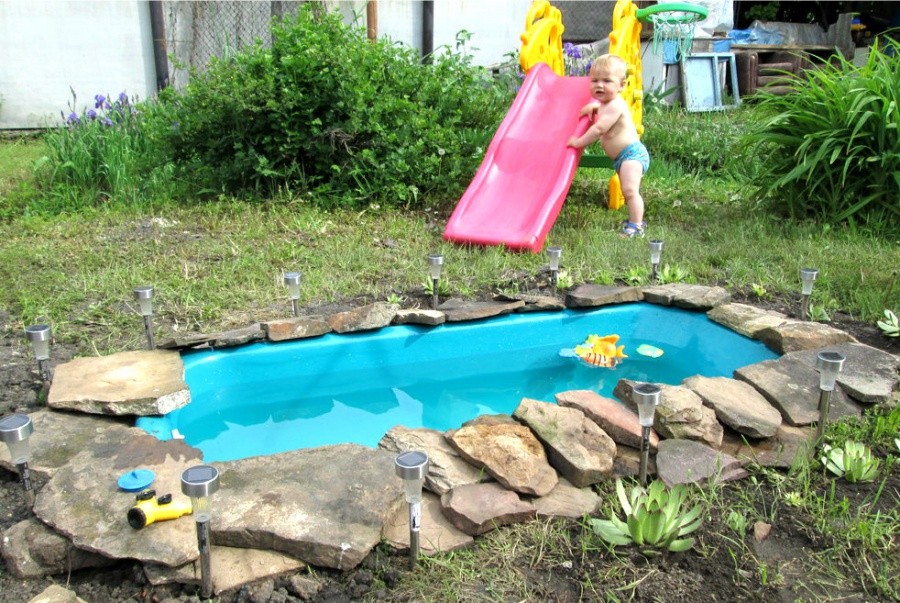 Piscine pour enfants depuis la baignoire.