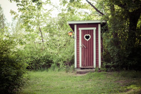 Wat gebeurt er als je gist in het toilet gooit?