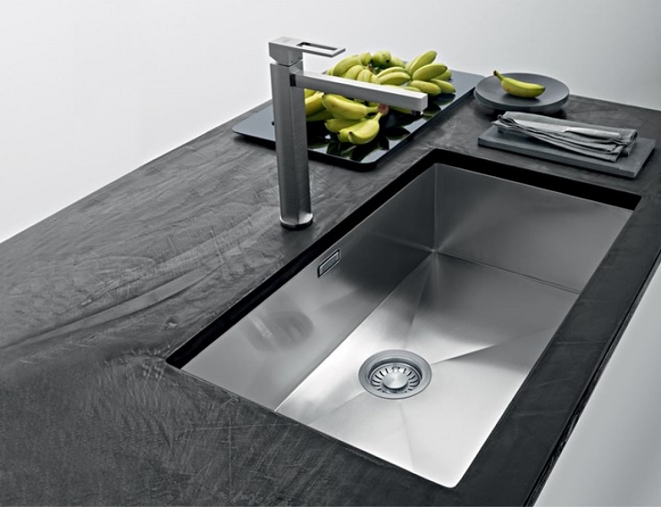 Undermount sink.