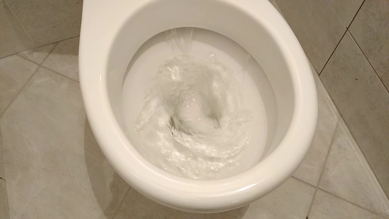 Pag-flush ng banyo.