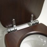 Support pour abattant de toilettes avec microlift