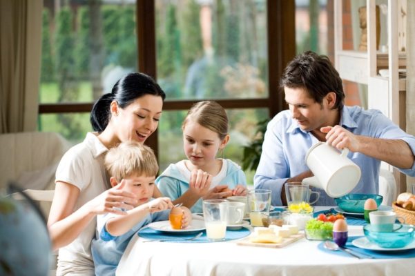 Platos en familia: ¿es común o cada uno tiene el suyo?