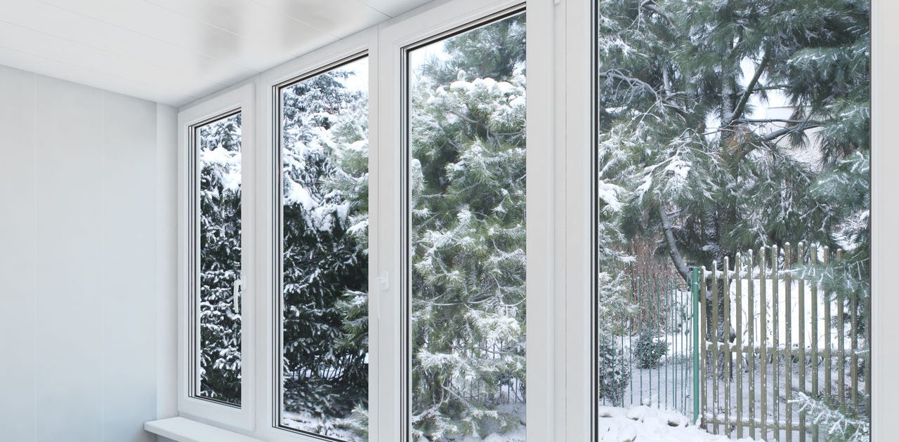 So pflegen Sie Kunststofffenster im Winter