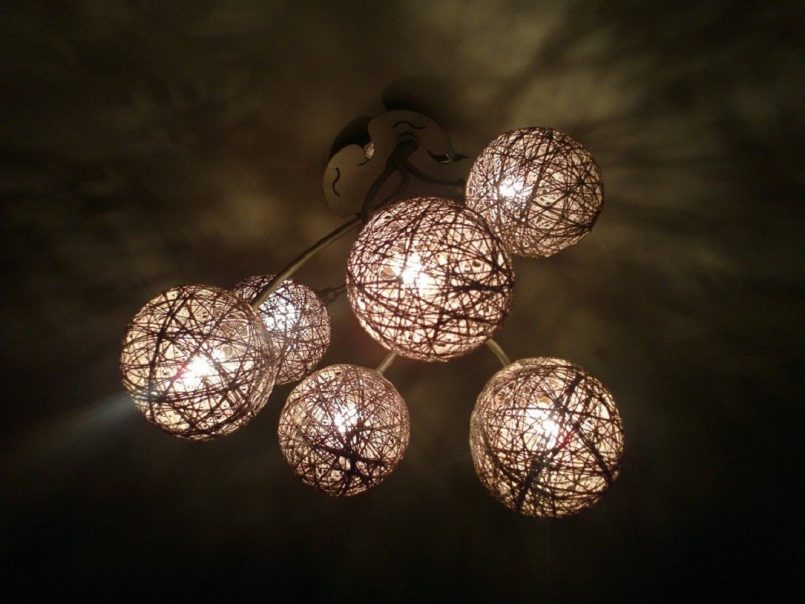 Pinagsama-samang chandelier.