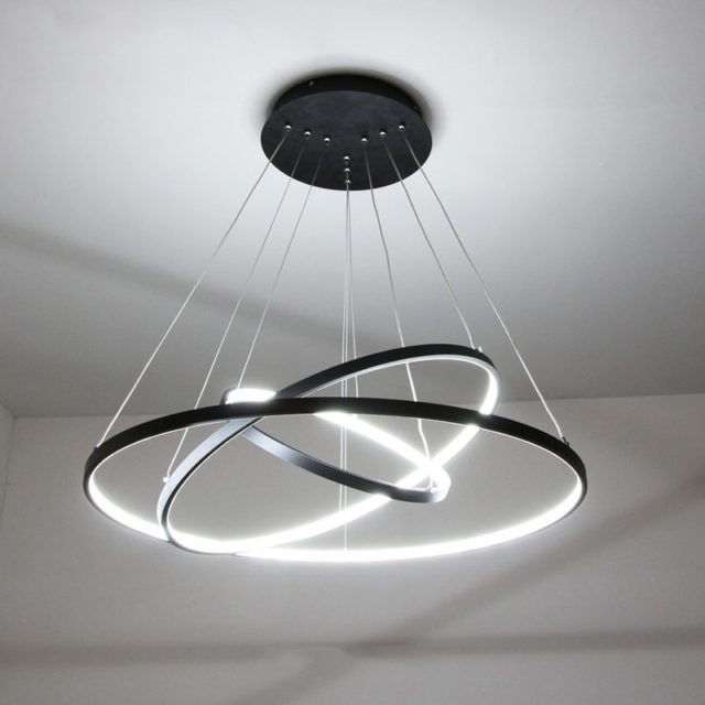 Lustre em tira flexível com LEDs.