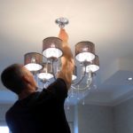 Come appendere un lampadario al soffitto