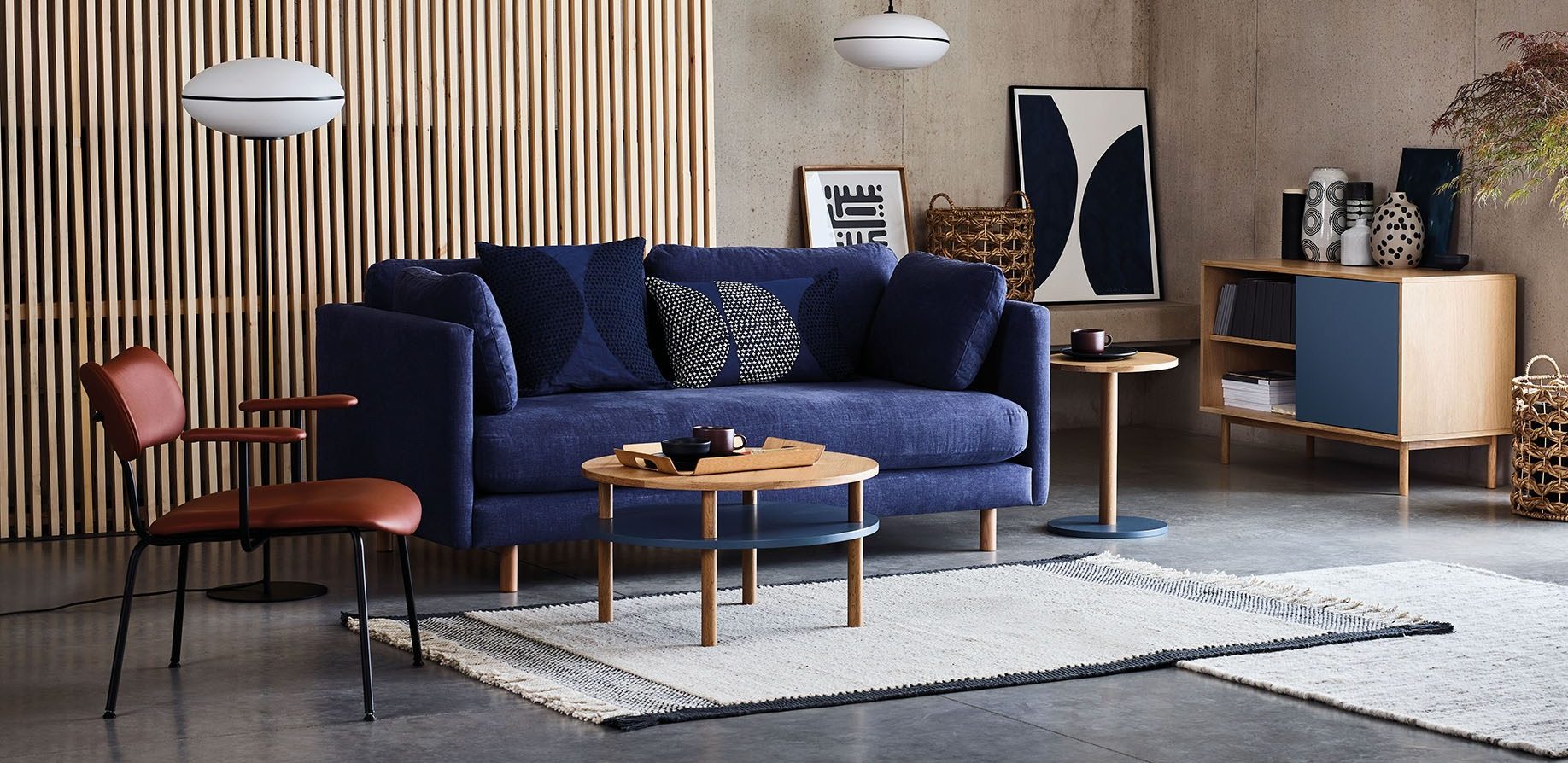 Soffa i modern skandinavisk stil