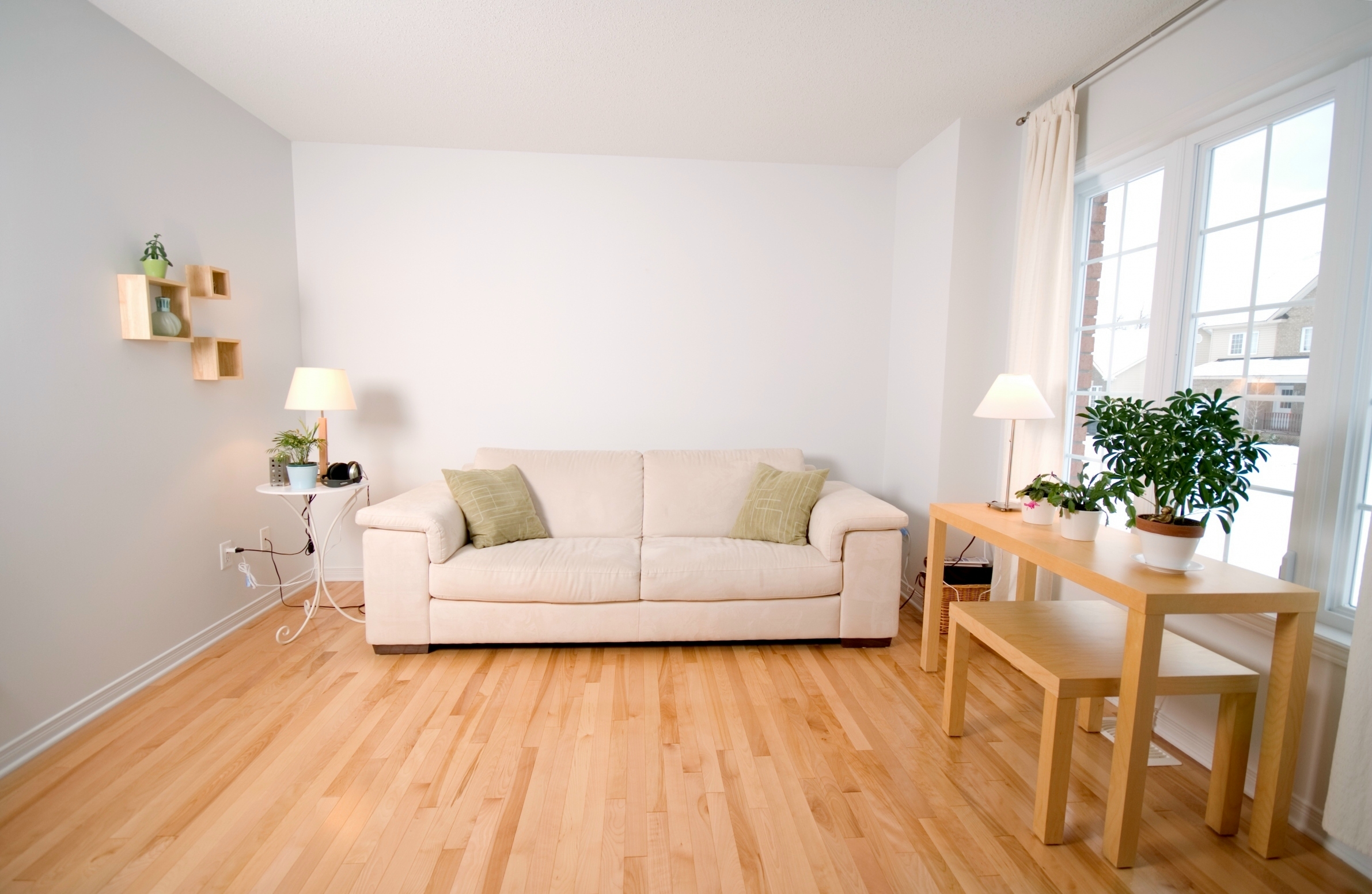 finir le plafond dans une maison en bois