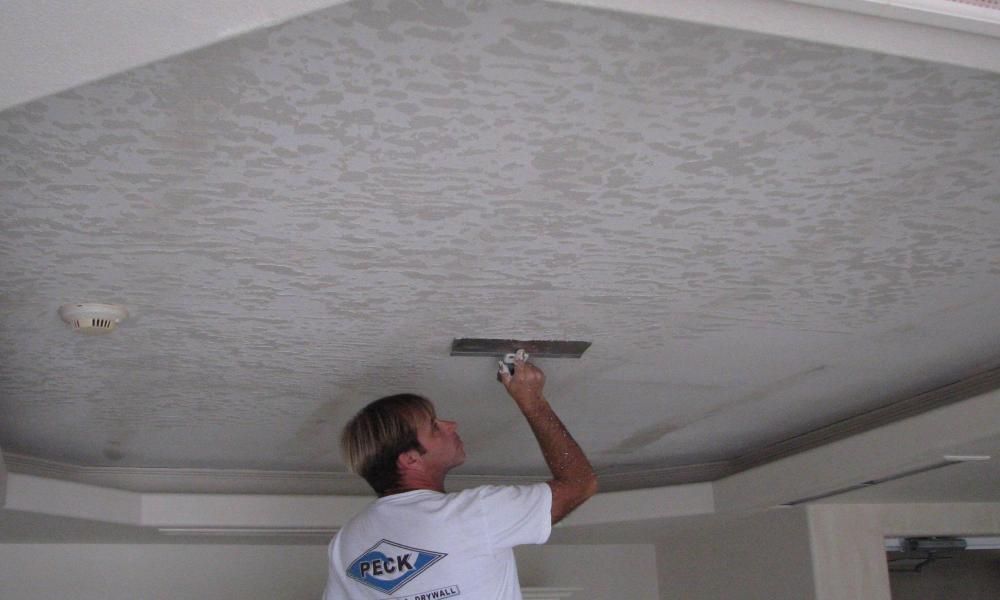 plafond versierd met sierpleister