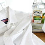 Cleaning clothes with vinegar