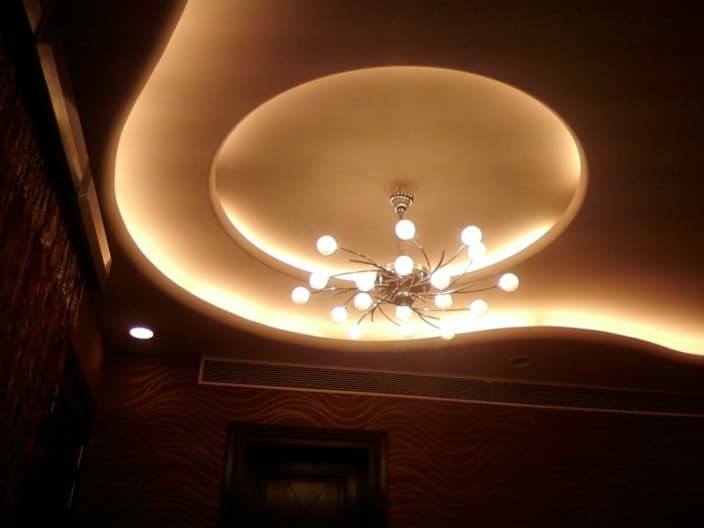 placement de lampes sur un plafond suspendu