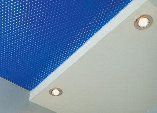 Soffitto perforato.