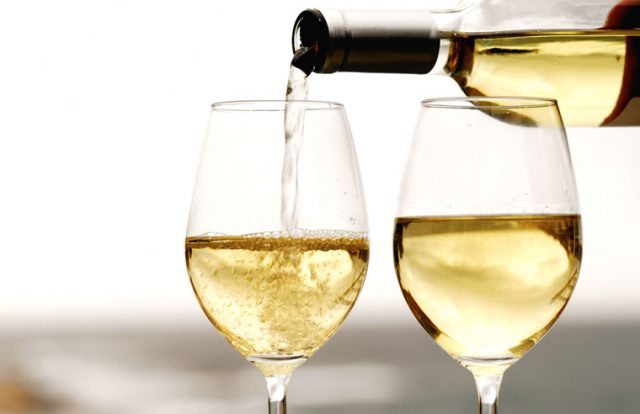 Copos para vinho branco.