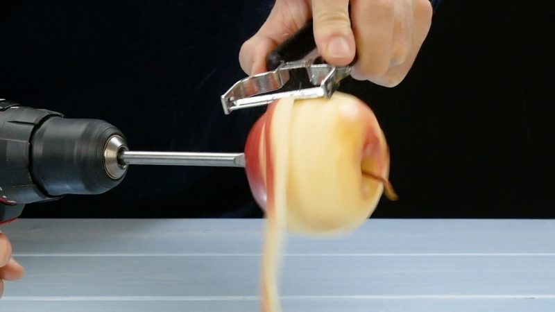 groenten en fruit schoonmaken met een schroevendraaier