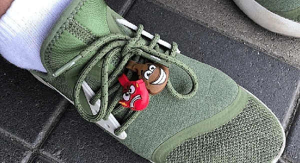 Nietjes op sneakers