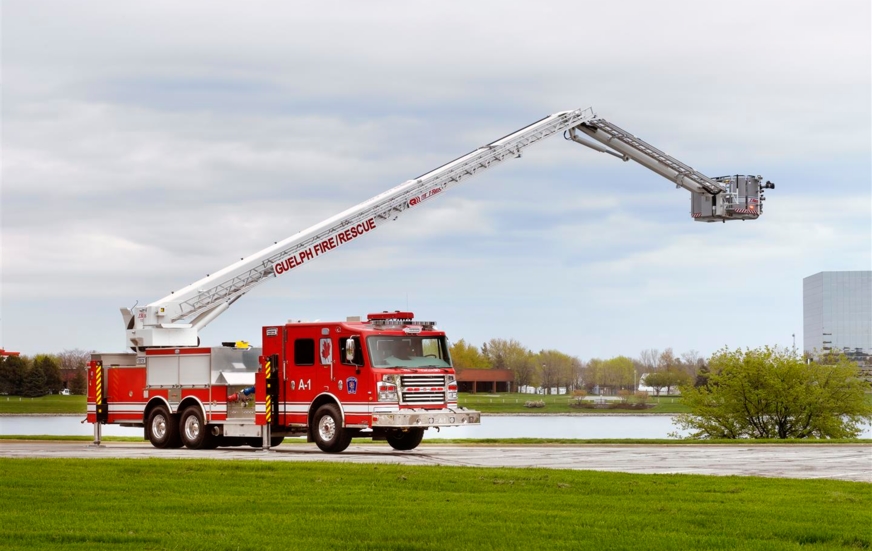 Telescopic firemen's ladder