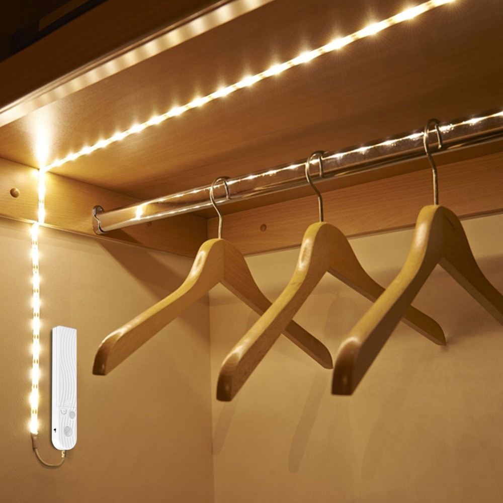 Décorer un dressing avec des bandes LED