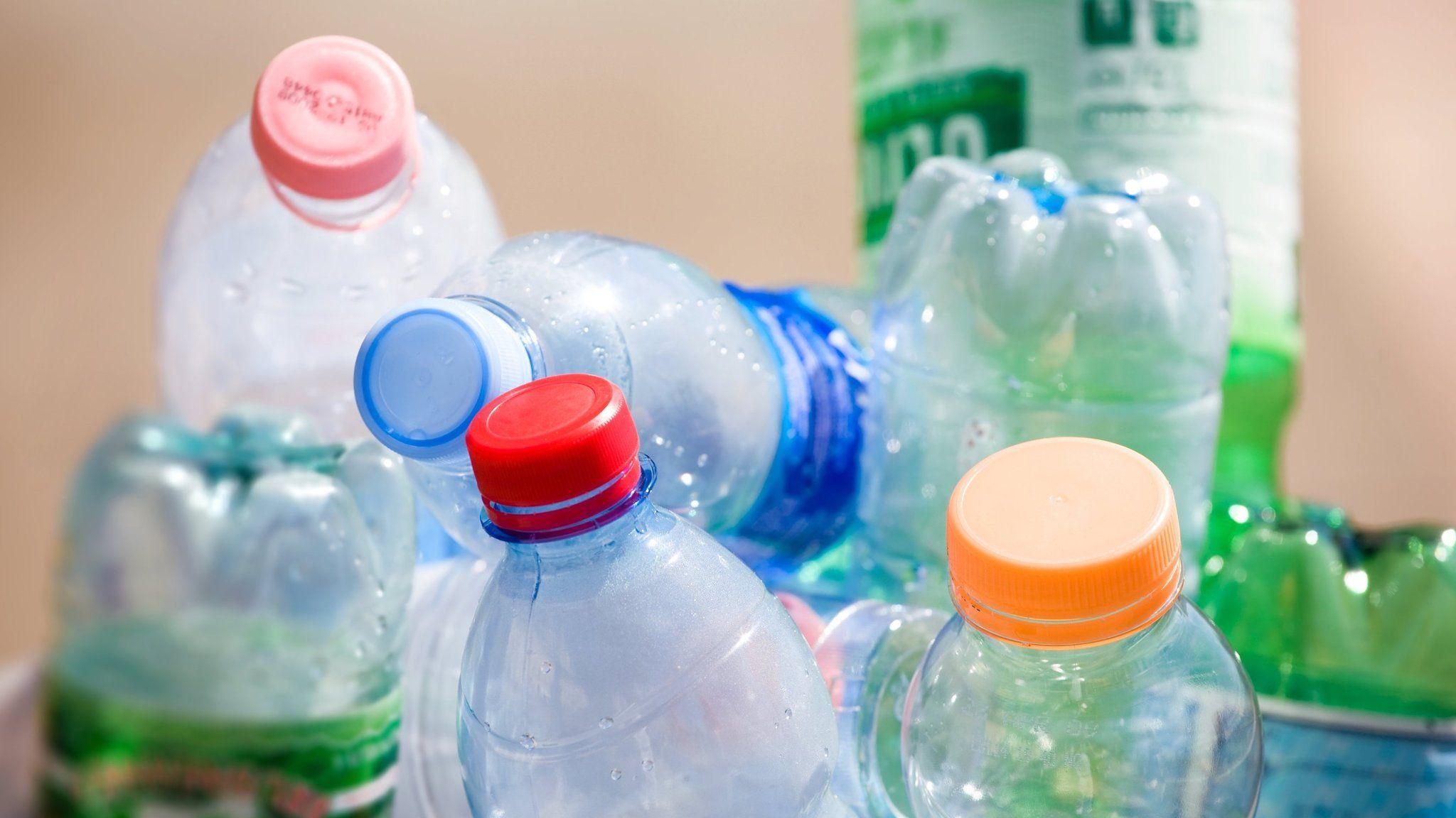 de quoi sont faites les bouteilles en plastique ?