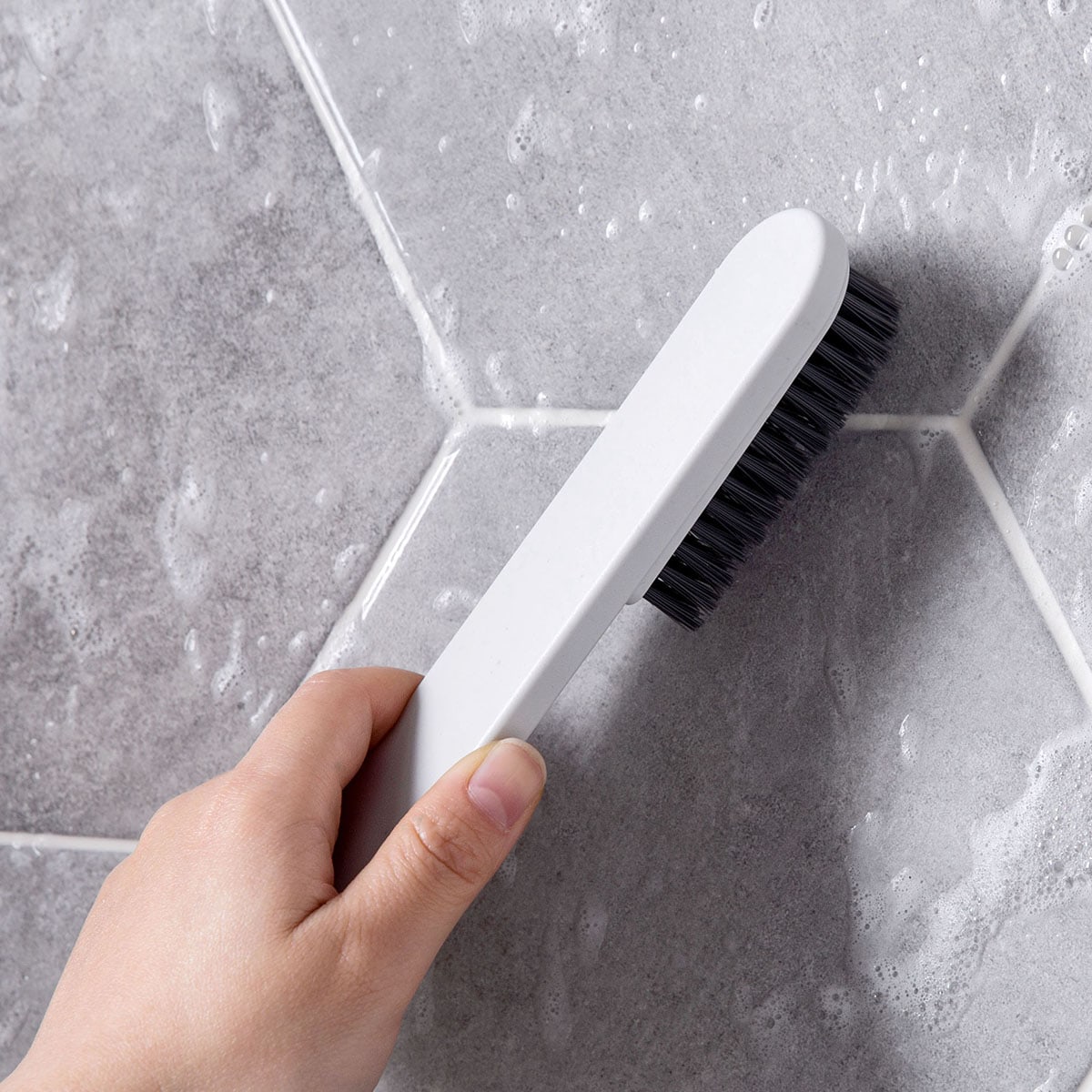 Cleaning tile joints