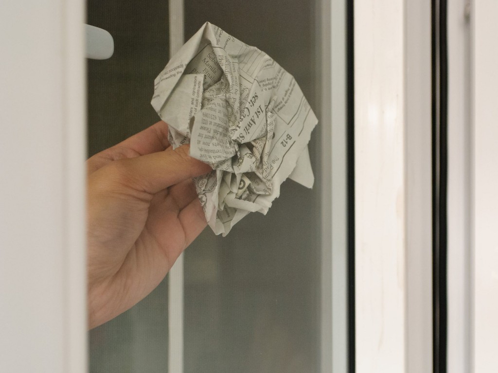 Oude kranten voor het schoonmaken van ramen