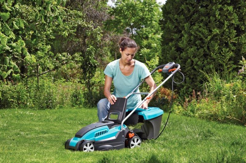 battery lawn mower for a summer residence