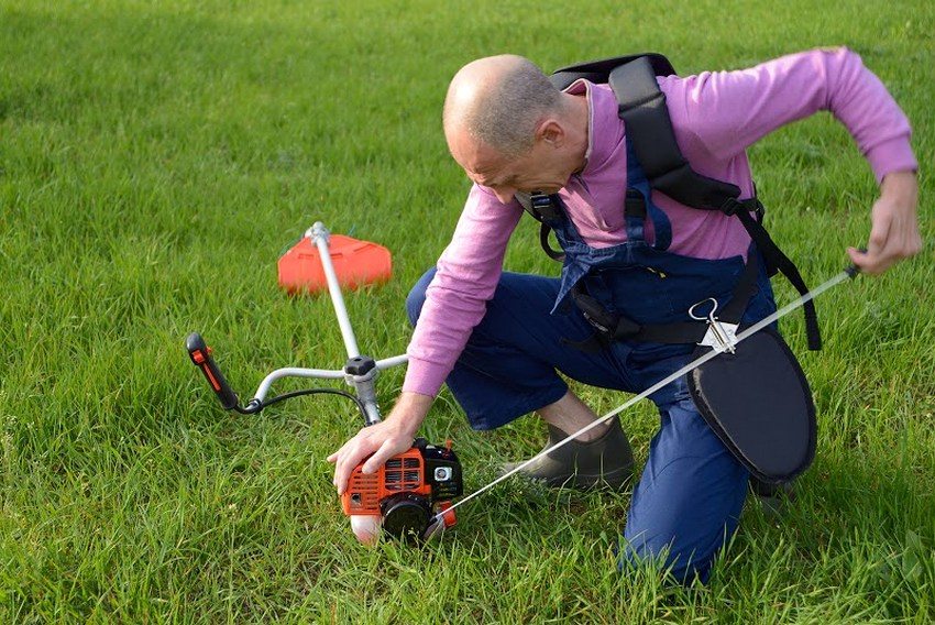 hvordan man starter en plæneklipper