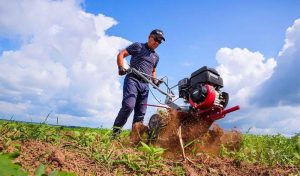 Trattore con guida da terra