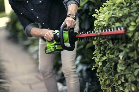 how to choose a hedge trimmer