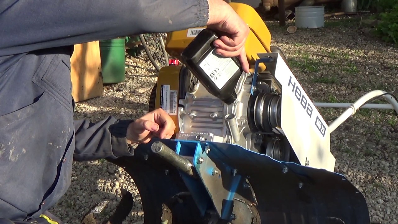 changer l'huile dans un tracteur à conducteur marchant