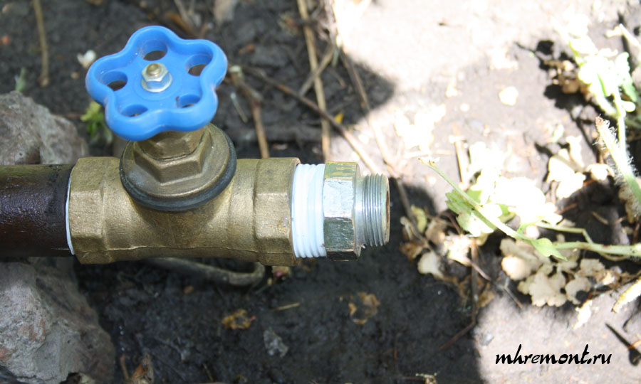 Wasserhahn mit Adapter.