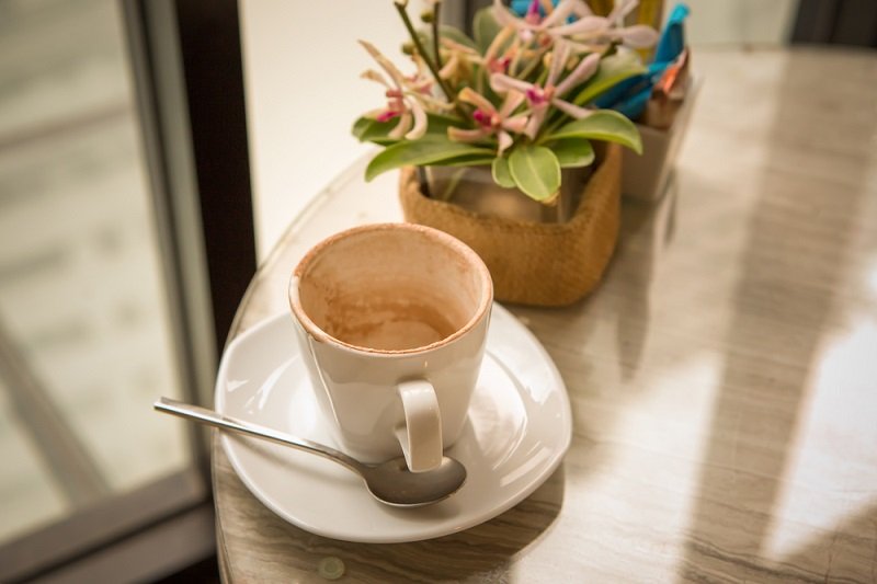 Tasse avec café inachevé