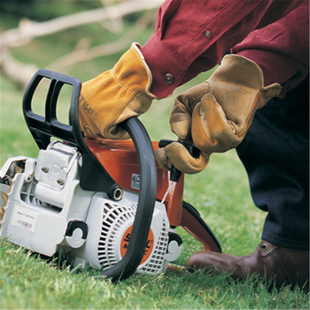 how to start a chainsaw