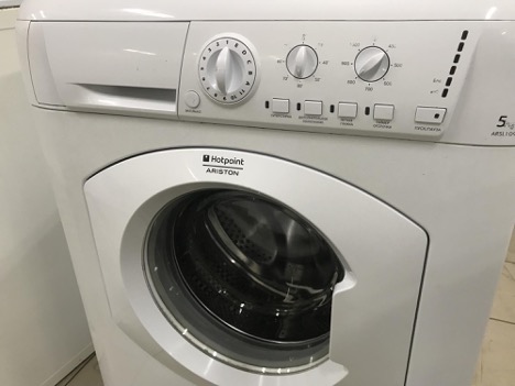 A máquina de lavar Ariston Hotpoint não liga