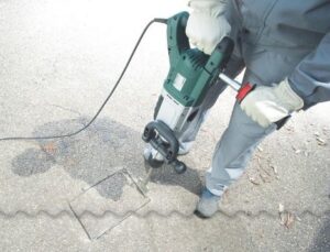 Remove the old screed from the floor - 3