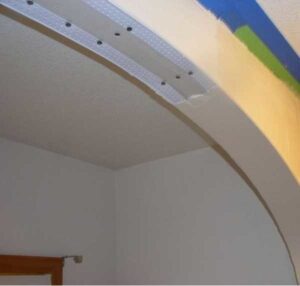 Arco realizzato con blocchi di legno 5