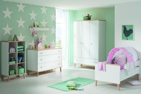 Chambre de bébé pour une fille nouveau-née