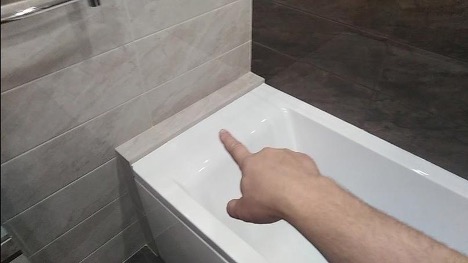 How to connect a bathtub to a wall