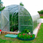 Paano takpan ang isang polycarbonate greenhouse